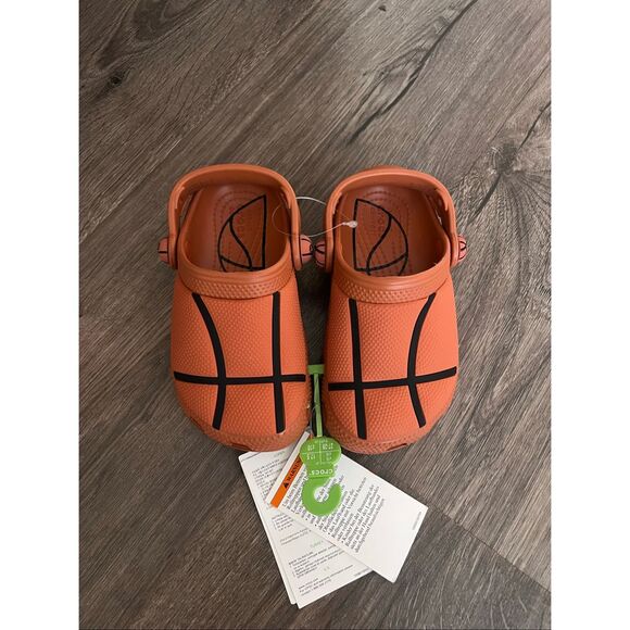Crocs Classic Basketball Clog Unisex Kids Sandals - Picture 1 of 5
